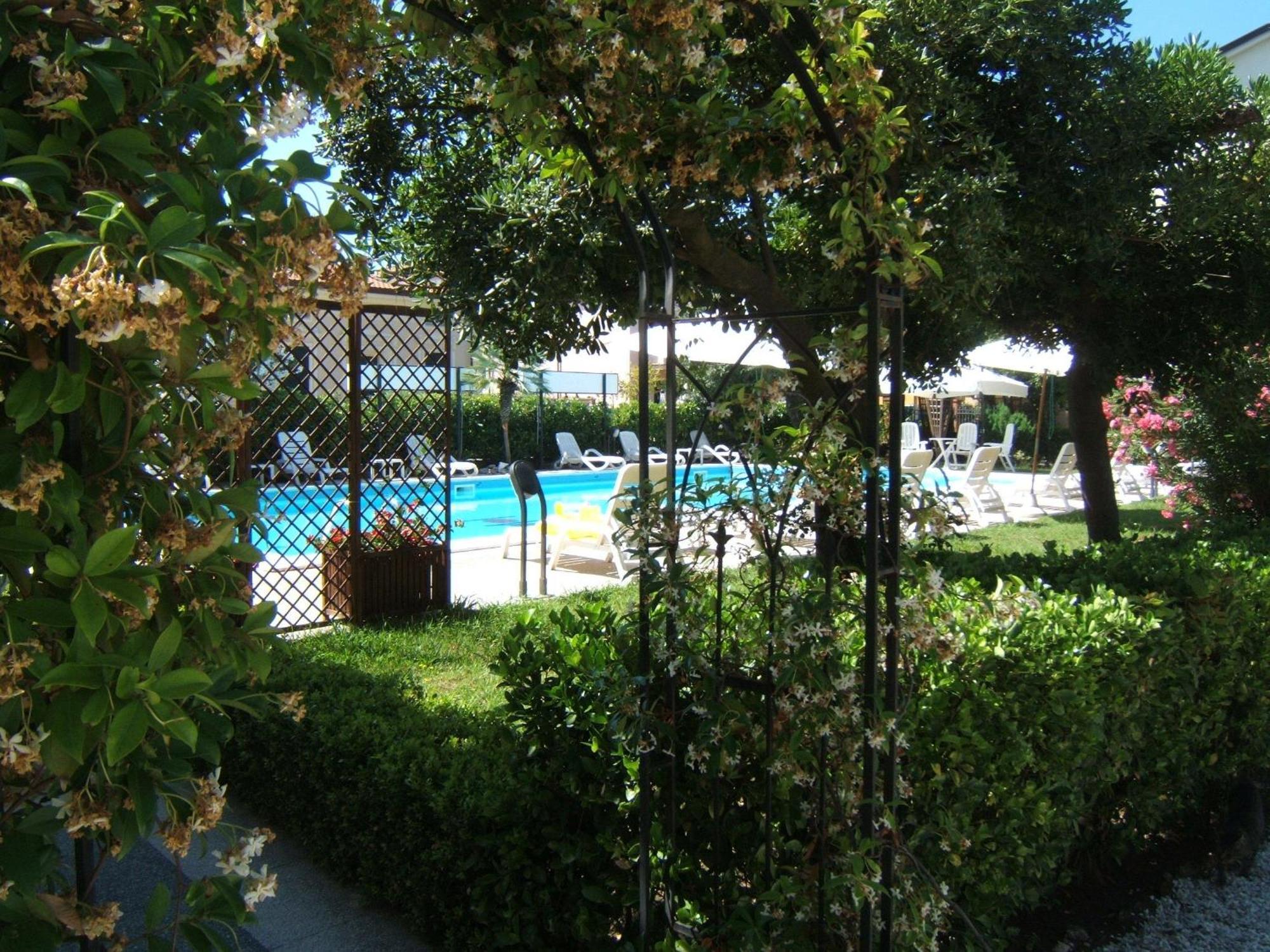 Hotel Apuana Marina di Pietrasanta Zewnętrze zdjęcie